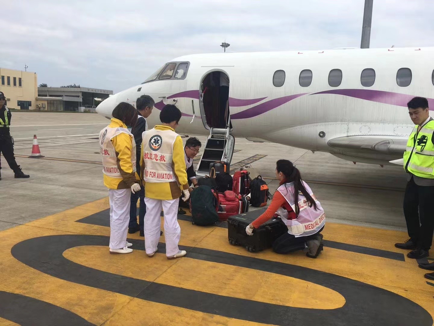 化隆香港出入境救护车出租
